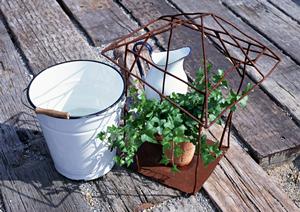 アイアン家具を手作り販売している工房